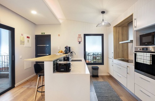 Prazeres Wohnung | Ferienwohnung 'Referta Apartamento T1' mit Meerblick, privater Terrasse und WLAN