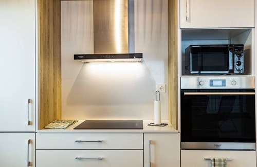 Prazeres Wohnung | Ferienwohnung 'Referta Apartamento T1' mit Meerblick, privater Terrasse und WLAN
