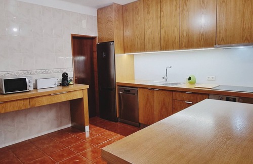 Penacova Wohnung | Ferienwohnung 'Retiro Do Viajante' mit Bergblick, Wi-Fi und Klimaanlage
