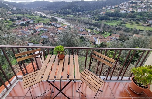 Penacova Wohnung | Ferienwohnung 'Retiro Do Viajante' mit Bergblick, Wi-Fi und Klimaanlage