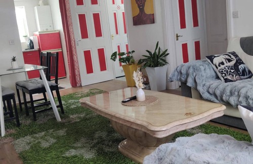 Chadwell Wohnung | Captivating 3-Bed Apartment in Romford