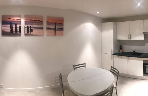 Annemasse Wohnung | Ferienwohnung 'T2' mit Wi-Fi