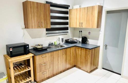 Kota Warisan Wohnung | Apartment unit with netflix and swimming pool nearby KLIA, Putrajaya, Sepang Circuit and Kuala Lumpur