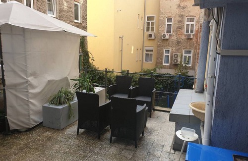 Zagreb Wohnung | Apartment Vinko, Center - Two Bedroom Apartment with Shared Terrace