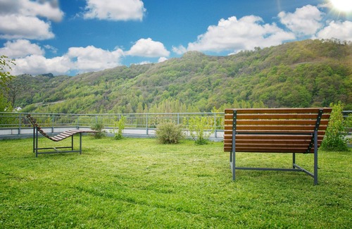Enkirch Wohnung | Ferienwohnung mit großer sonniger Gartenterrasse und Blick auf die Mosel