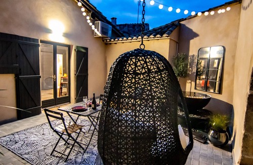 Congenies Wohnung | Apartment mit eigenem Whirlpool und Terrasse, beheiztem Pool, Sauna, Billard