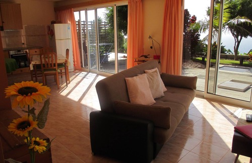 Arco da Calheta Wohnung | Meerblick, im grünen, große Terrassen, Schwimmbad, Sauna, Internet, TV, Grill
