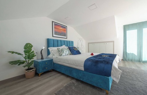 Cascais Kabine | Apartment with terrace in Estoril seaside villa