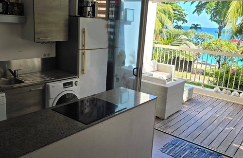 Arue Wohnung | API DAYS SUITE Lafayette Beach Apartment in beachfront hotel residence.
