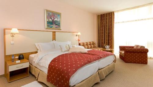 Golden Sands Hotel | Apollo Spa Resort - All-Inclusive , Free Pools & Individual AC in Every Room