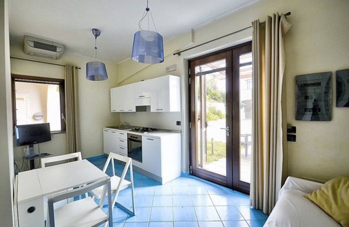 Acciaroli Haus | Wohnung Torre Caleo H: Eine charmante Wohnung direkt am Strand.