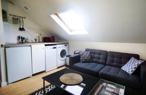 Neuilly-Plaisance Wohnung | Appartement 2 pièces "Le Cocon Urbain" - Rénové et Cosy - Proche Paris & Disneyland