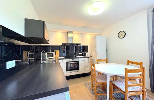 Cran-Gevrier Wohnung | Appartement 3 chambres vue sur Annecy dans maison avec climatisation