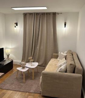 Magny-le-Hongre Wohnung | Appartement 5min to DisneyLand, parking privé