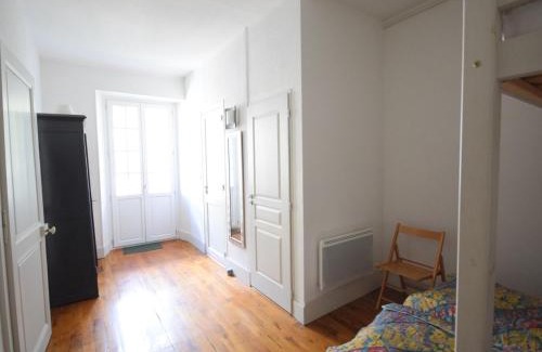 Evian-les-Bains Wohnung | Appartement charmant avec balcon, wifi et animaux admis à Évian-les-Bains - FR-1-498-14