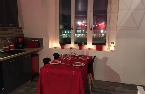 Downtown Wohnung | Apartment-Stadt-Eigenes Badezimmer-Blick auf den Fluss