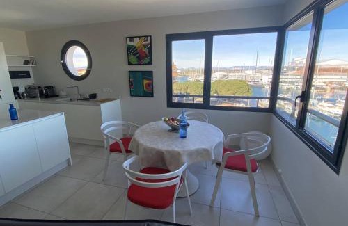 Le Port Wohnung | Appartement de luxe 4 étoiles avec climatisation et parking à Canet-Plage - FR-1-750-74