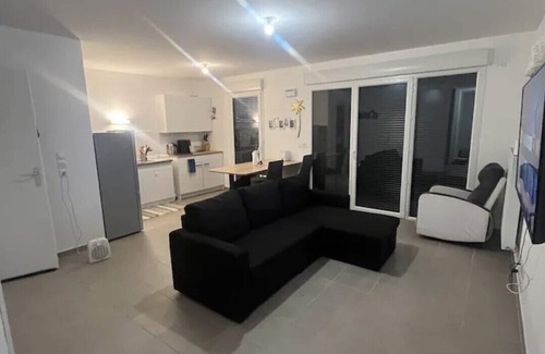 Segny Wohnung | Appartement de Deux Chambres Idéalement Placé