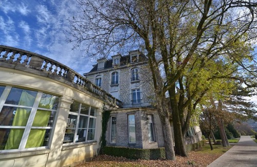 Besancon Wohnung | Studio Courbet-Apartment-Deluxe-Ensuite Dusche-Parkblick
