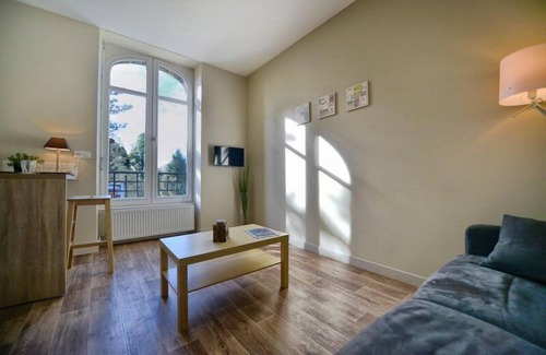 Besancon Wohnung | Studio Courbet-Apartment-Deluxe-Ensuite Dusche-Parkblick