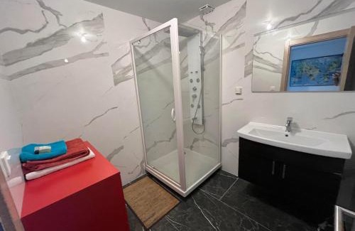 Oyonnax Wohnung | Appartement privé et lumineux en centre-ville, à Oyonnax, proche des lacs