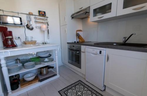 Le Palais Wohnung | Appartement rénové avec vue sur mer au Palais - FR-1-418-80