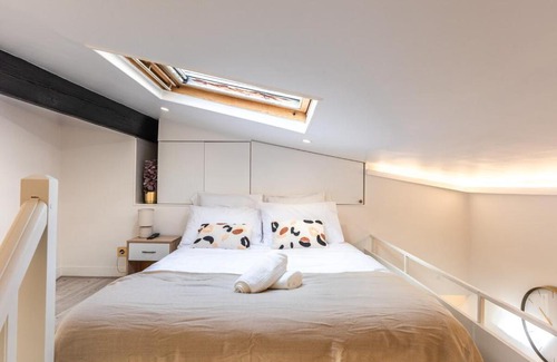 Pere Lachaise Wohnung | Appartement Raffiné avec Jacuzzi et AC - 6P