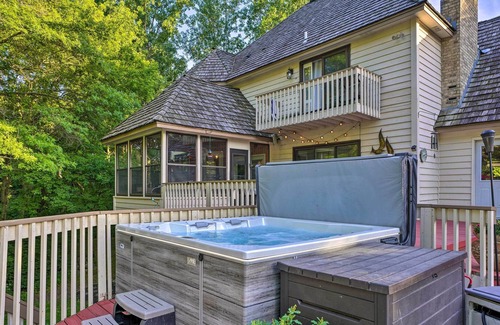 Apple Valley Haus | NEW! Apple Valley Guest Suite: Forest Views & Pool