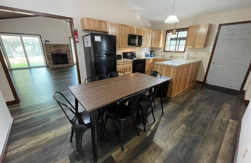 Apple Valley Eigentumswohnung | Apple Valley Lake, Pools and Beaches! Guest passes available for a fee.