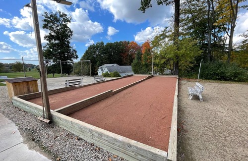 Apple Valley Eigentumswohnung | Apple Valley Lake, Pools and Beaches! Guest passes available for a fee.