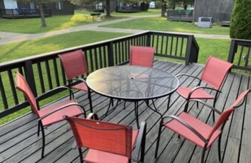 Apple Valley Eigentumswohnung | Apple Valley Lake, Pools and Beaches! Guest Passes available for a fee!