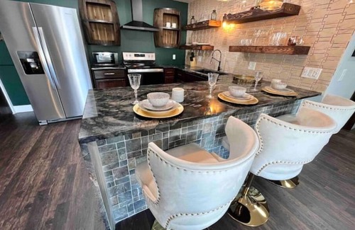 Appleton Wohnung | Appleton Speakeasy for VIP w/garage/laundry