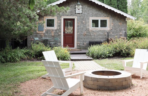 Fish Creek Hütte | Applewood at Loma Cottages