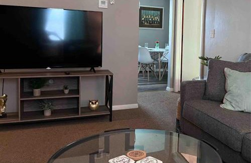 Masury Haus | Apt 3 Comfortable and Convenient