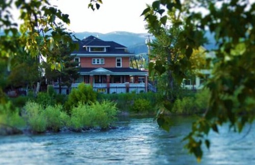 University District Wohnung | Apt. #6 · Goldsmith's River Front Inn - Rock Creek Apartment