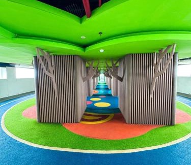 Pondok Aren Wohnung | Apt Embarcadero 2BR with Netflix & Pool by Damaresa