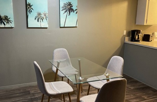 Historic Tennis Club Wohnung | Apt F- furnished 1bed/1bath upstairs with mountain view in Downtown Palm Springs