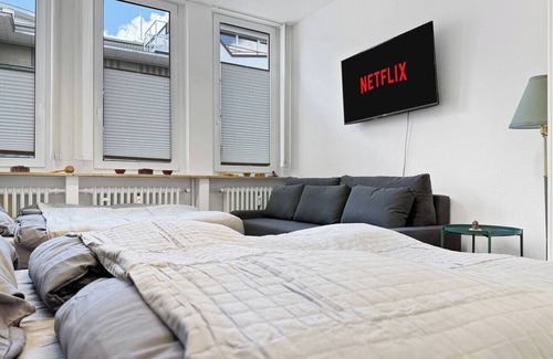 Rathaus Wohnung | Apt for 9, walk to Schlossplatz