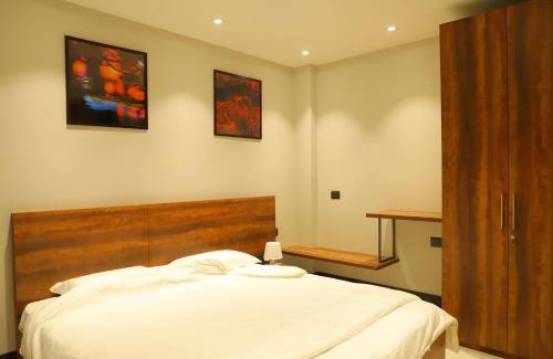 Lajpat Nagar Wohnung | Apt# ONE-FOUR-TWO - with Lift - High Speed Wifi - Smart TV