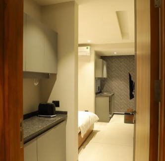 Lajpat Nagar Wohnung | Apt# ONE-FOUR-TWO - with Lift - High Speed Wifi - Smart TV