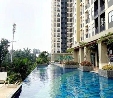 Bekasi Wohnung | Apt Transpark Cibubur 2 BR With Wi-Fi & Pool