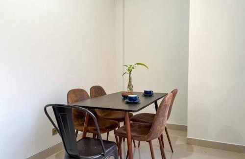 Bekasi Wohnung | Apt Transpark Cibubur 2 BR With Wi-Fi & Pool