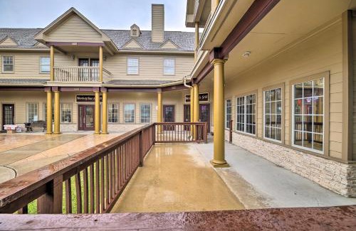 Clear Lake Shores Wohnung | Apt with Balconies - Steps to Kemah Boardwalk!