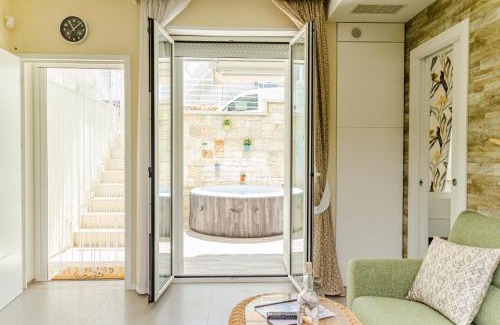 Polignano a Mare Haus | [ApuliaLux] Little Jem w Jacuzzi / 180 steps from Sea
