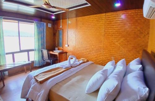 Khattalwada Bootsverleih | Aquaholic - A Floating Villa