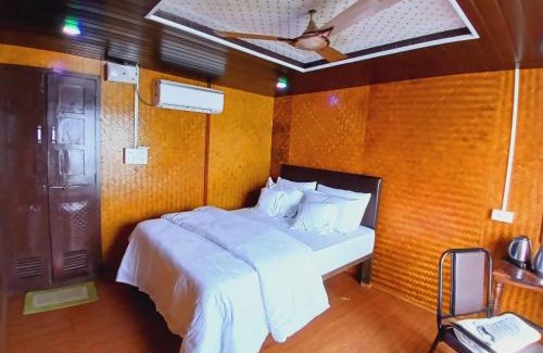 Khattalwada Bootsverleih | Aquaholic - A Floating Villa