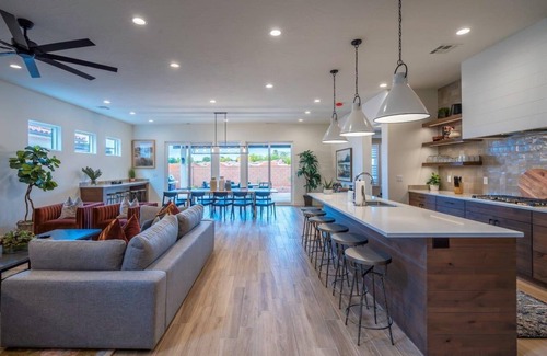 Santa Clara Haus | Arcadia 62/63 | Sleeps 52! Private Hot Tubs * GAMES * Fire Pits * Arcades