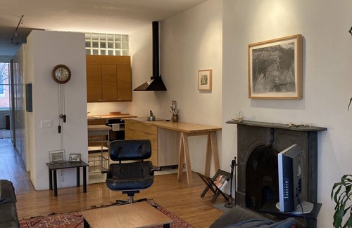 Bolton Hill Wohnung | Architect's Home - Historic w/ Contemporary Design