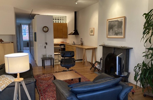 Bolton Hill Wohnung | Architect's Home - Historic w/ Contemporary Design