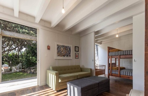 Piha Haus | Architecturally designed beach front house